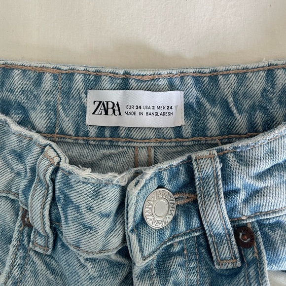 Light wash, frayed hem, size 2 zara straight jean - Picture 4 of 4